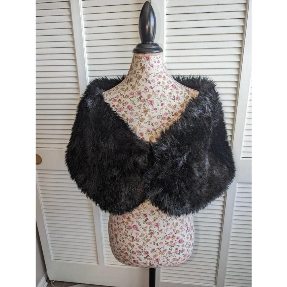 Sissily designs faux fur wrap